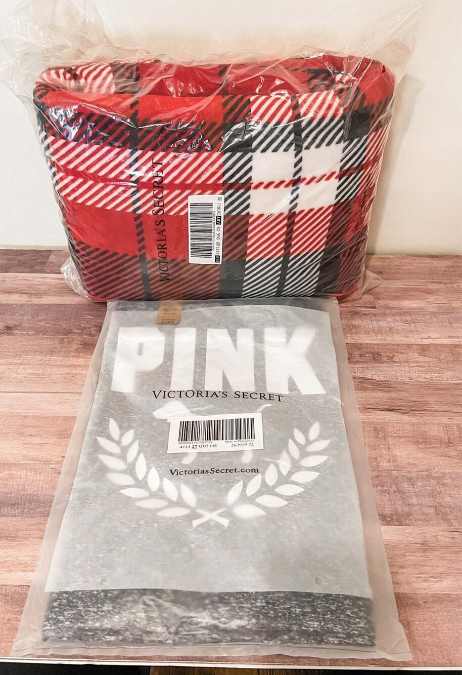 NEW SEALED Victoria’s Secret PINK Sherpa Blanket Tote Set Red Plaid Black Friday